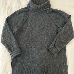 Gap gray turtleneck sweater, size M